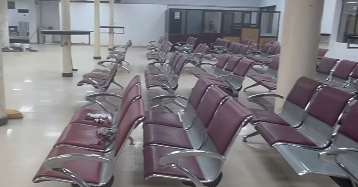 الخرطوم ترحب بعودة قادة في ظل مطار مزدحم ومدينة كئيبة
