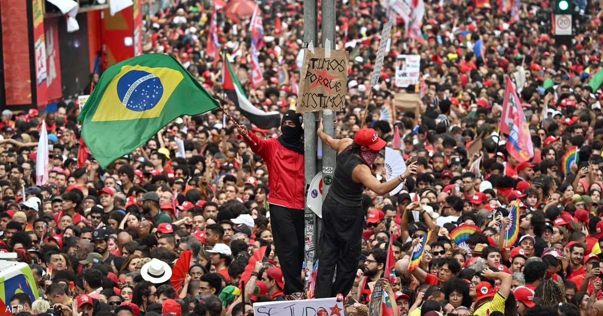 جولة الإعادة في البرازيل ستحدد توجه البلاد نحو اليسار أو اليمين المتشدد.