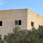 القوات الأمنية الأردنية تقتحم منزل وتمكن من إلقاء القبض على منفذي الهجوم في الكرك بعد تبادل إطلاق النار