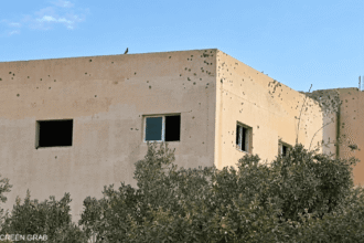 القوات الأمنية الأردنية تقتحم منزل وتمكن من إلقاء القبض على منفذي الهجوم في الكرك بعد تبادل إطلاق النار