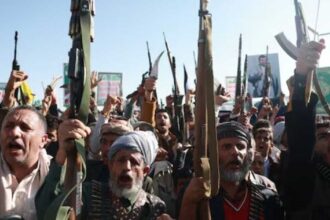 الحوثيون يعلنون قصف ثلاث قواعد عسكرية سعودية بصواريخ باليستية ومدفعية صاروخية في رد على الغارات السعودية