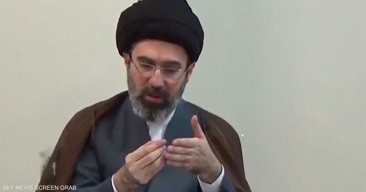 خامنئي يؤكد أهمية تحقيق مصالح الشعب الإيراني وفرض إدارة على مضيق هرمز خلال لقائه أمين المجلس الأعلى للأمن القومي الإيراني