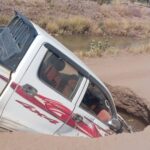 نجاة فريق إدارة مشروع البرقيق الزراعي من حادث سقوط العربة في الهدام المائي.