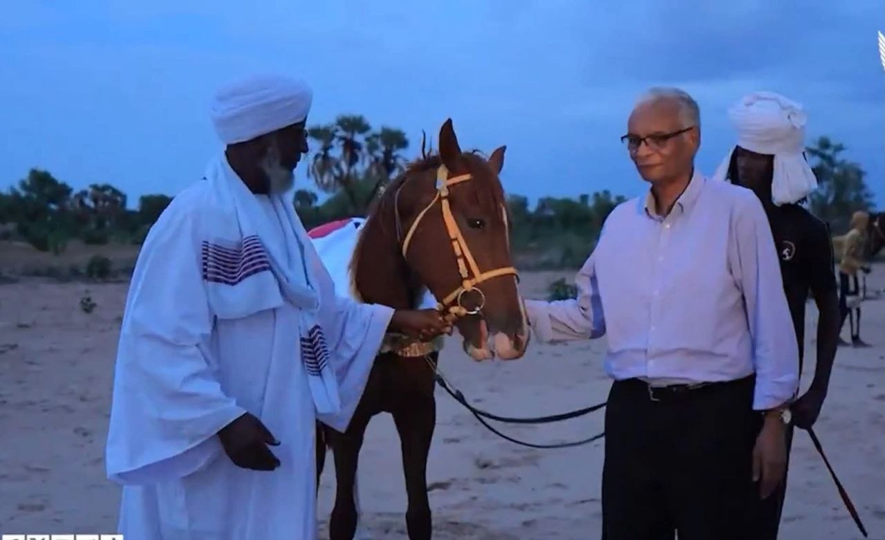 خطوة إهداء دقلو خيول للداعمين لمشروع غرب السودان تثير جدلاً واسعاً.