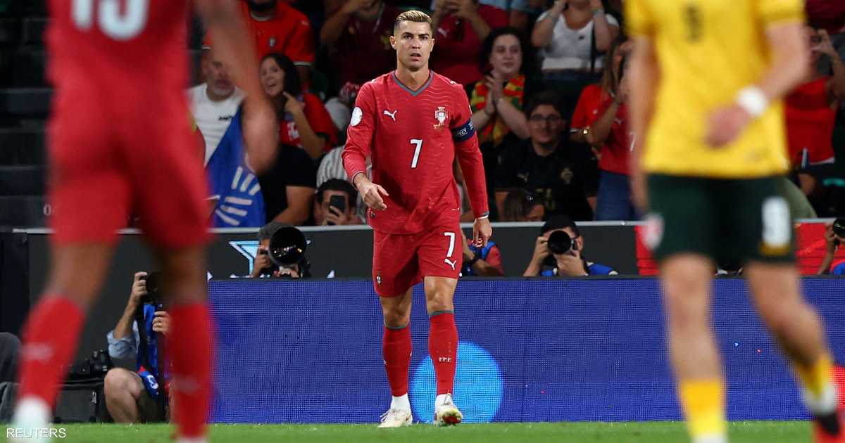 كريستيانو رونالدو يغادر المنتخب البرتغالي قبل مباراة دوري الأمم الأوروبية.