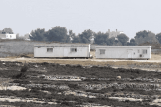 مجموعات مستوطنين تضع كرفانات جديدة بالقرب من البيرة واقتحام للقوات الإسرائيلية قرية المغير وتجريف أراضٍ فيها