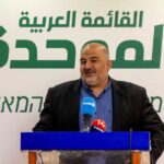 عباس يؤكد اتصالاته مع كلا المعسكرين بعد استطلاعات الرأي التي أظهرت تعقيد تشكيل الحكومة