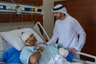 الشيخ حمدان بن محمد يثني على طيار فلاي دبي ماتشهار لشجاعته ودوره في حماية الأرواح