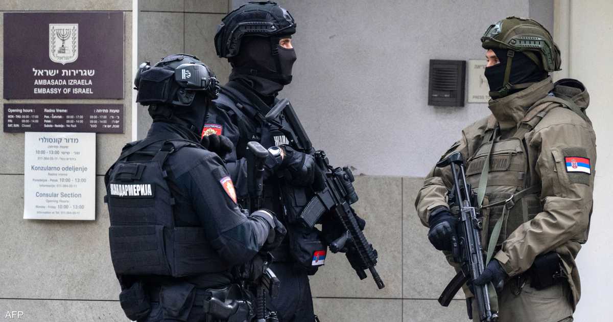 مهاجم قاصر يقتل شرطياً ويصيب آخر بالقرب من سفارة إسرائيل في بلغراد