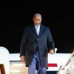 البرهان يصل موسكو لترؤس وفد السودان في القمة الروسية الأفريقية الثالثة ويُخاطب أعمالها.