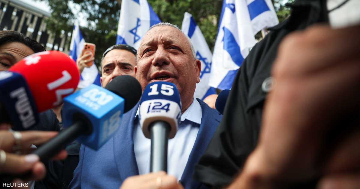 غولان يلتقي منافبي نتنياهو ويدعو إلى إنقاذ إسرائيل من خلال تجربة كل الخيارات