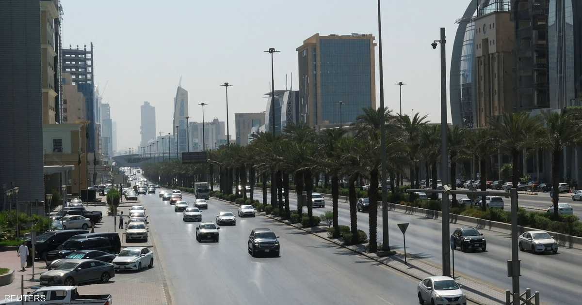 سقوط شظايا نتيجة اعتراض صاروخين بالستيين في الرياض وإصابة بسيطة وأضرار مادية