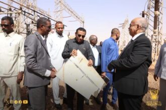 رئيس الوزراء يوجه بتوفير معينات العاملين لإعادة محطة المرخيات للخدمة بعد استهدافها بالمسيرات