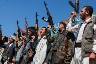 السلطة المحلية في تعز تتهم الحوثيين باستخدام قذائف يشتبه في احتوائها على مواد سامة محظورة.
