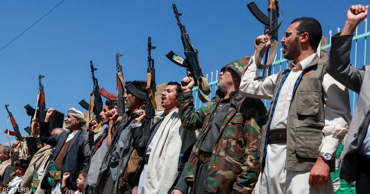 السلطة المحلية في تعز تتهم الحوثيين باستخدام قذائف يشتبه في احتوائها على مواد سامة محظورة.