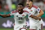 عثمان كامارا يهدي الإمارات فوزاً قاسياً على عمان ويتأهل لمواجهة السعودية في النهائي