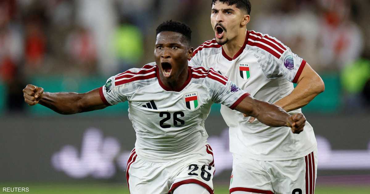 عثمان كامارا يهدي الإمارات فوزاً قاسياً على عمان ويتأهل لمواجهة السعودية في النهائي