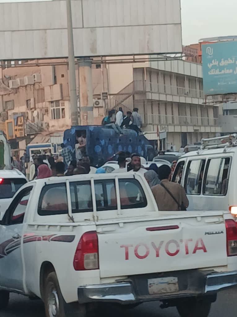 ولاية الخرطوم تضطلع بضوابط عاجلة لمواجهة أزمة المواصلات والوقود.