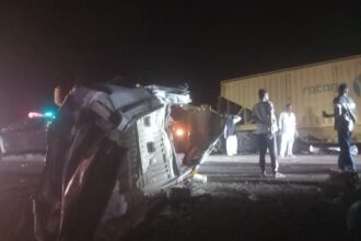 حادث مروري مروع يودي بحياة خمسة ويصيب آخرين بطريق البحر الأحمر