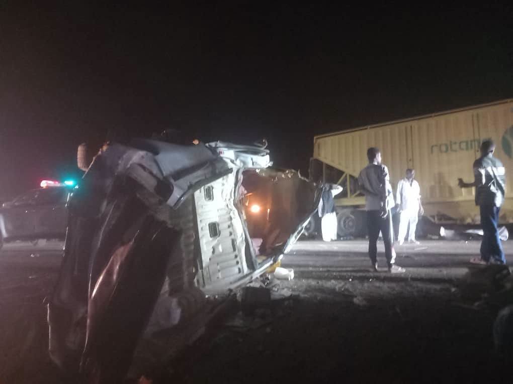 حادث مروري مروع يودي بحياة خمسة ويصيب آخرين بطريق البحر الأحمر
