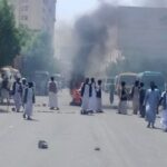 محتجون يغلقون طرق بورتسودان مطالبين باعتقال متهم بجريمة قتل بشعة.