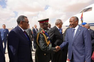 السيسي والبرهان يبحثان تطورات الأوضاع في السودان على هامش اجتماع الاتحاد الأفريقي في العلمين الجديدة