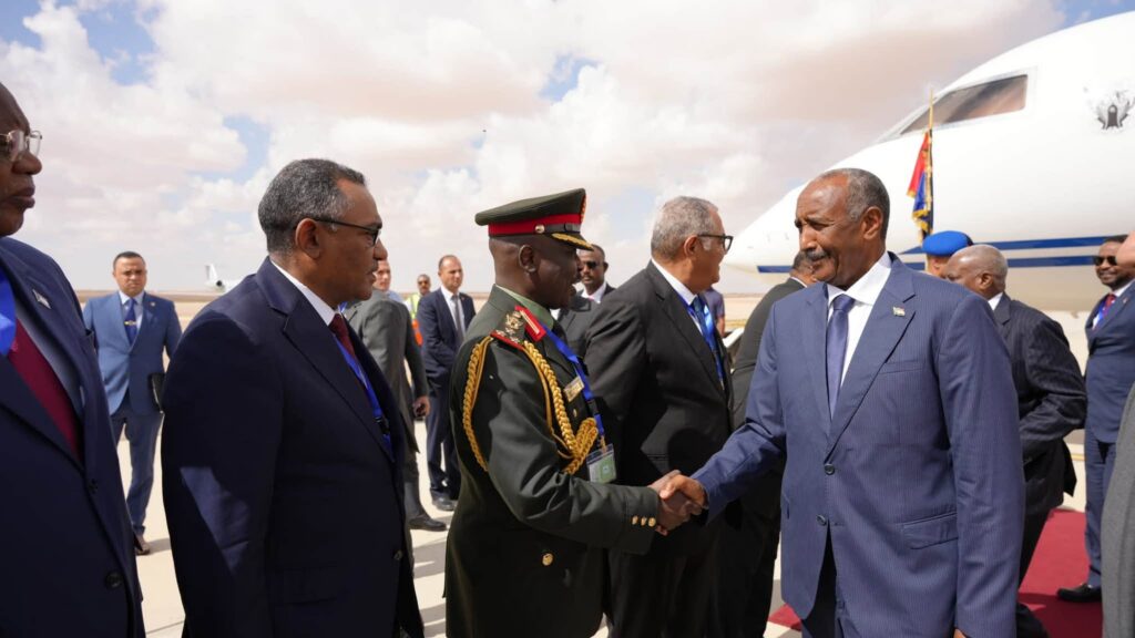 السيسي والبرهان يبحثان تطورات الأوضاع في السودان على هامش اجتماع الاتحاد الأفريقي في العلمين الجديدة