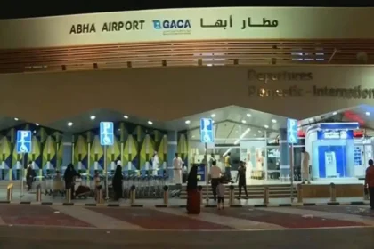 وفاة مقيم سوداني وإصابة ثمانية آخرين في اعتداء الحوثيين على مطار الملك خالد الدولي.