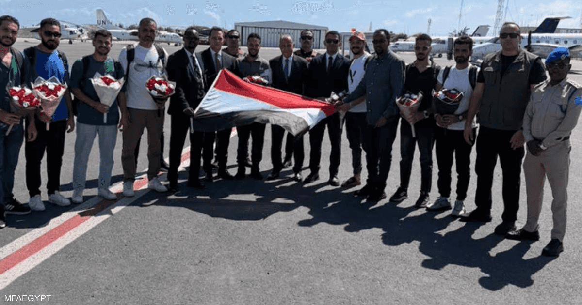 مصر تستعيد 8 بحارة أفرج عنهم قبالة سواحل الصومال