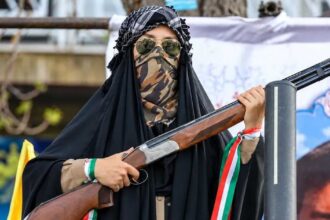 تدربت كتيبة نسائية إيرانية كـقوات استجابة سريعة ضمن حملة جان فدا.
