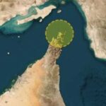 إصابة ناقلة نفط بمقذوف فوق خط المياه وتحقيق السلطات في الواقعة