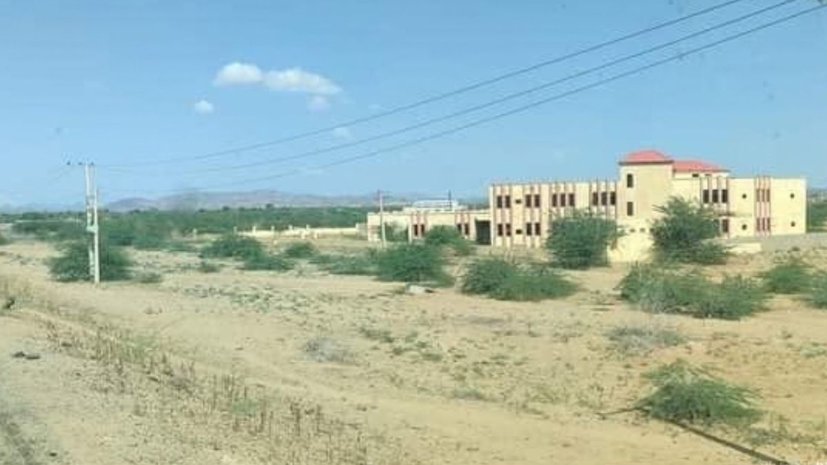 نداء عاجل لسائقي الشاحنات بعد عمليات سرقة مسلحة على طريق البحر الأحمر
