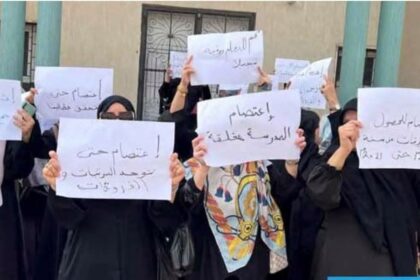 وقفة معلمين صامتة أمام وزارة التربية تثير خلافات داخل القطاع التعليمي