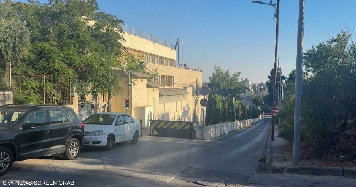 القنصلية البريطانية تزيل لوحاتها في القدس وسط تدهور العلاقات مع إسرائيل