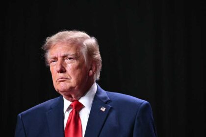 ترامب يؤكد استمرار محادثات الولايات المتحدة مع إيران والحصار المفروض عليها