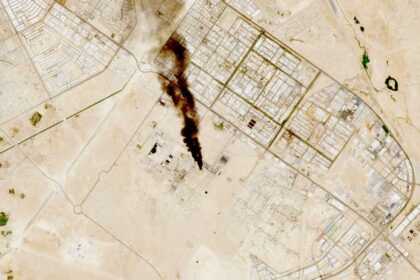 الحكومة اليمنية تؤكد سقوط شظايا صاروخ على روضة أطفال بتعز وتبلغ عن خسائر بشرية