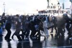احتجاجات طلابية واسعة في فرنسا تطالب بتحسين أوضاع التعليم وتوقيف مئات المتظاهرين