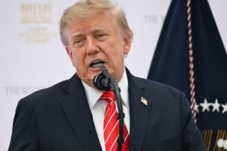 ترامب يجيب عن سؤال بشأن الوضع في إيران بـسننظر في الأمر