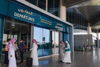 إخلاء مطار الرياض وسماع انفجار وسط تحقيقات أولية.