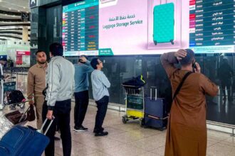 مطار الرياض يستأنف عملياته بعد تعرضه لاعتداء السبت ويجري حصر الإصابات