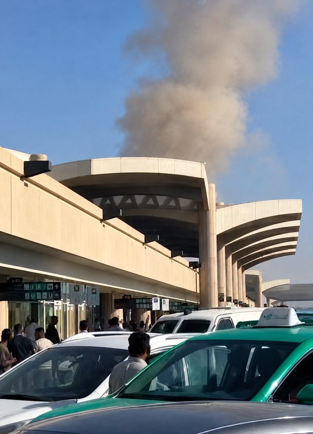 تعليق تشغيل مطار الرياض مؤقتًا بعد هجوم حوثي.
