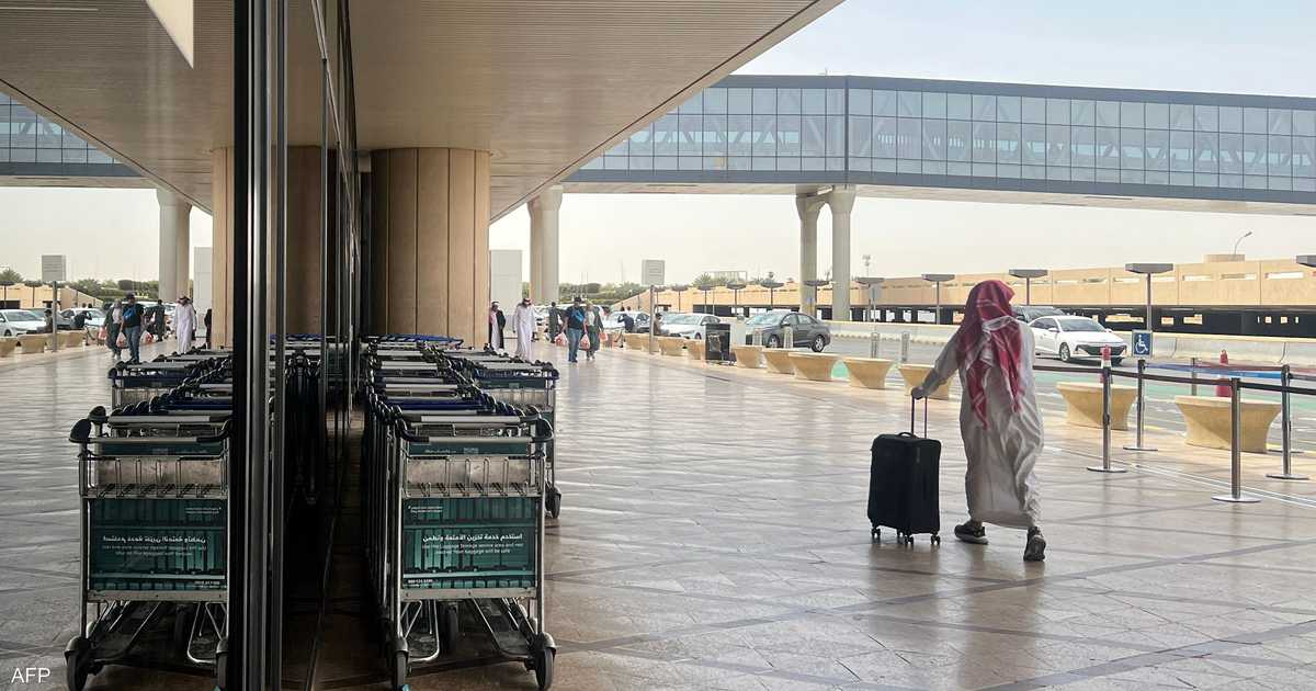الهجوم على مطار الرياض يتصدر إدانات دولية وإقليمية بعد وقوع إصابات وفيات مدنية.