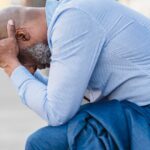 الوحدة والعزلة الاجتماعية تقلل سنوات الحياة الخالية من الأمراض لدى الرجال والنساء