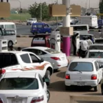 تجاوز حراس وزير الطاقة صف وقود المواطنين بالخرطوم وأثارت غضبهم.