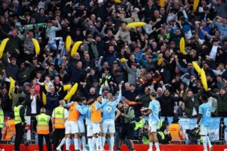 مانشستر سيتي يهزم ليفربول بثلاثية نظيفة ويحافظ على صدارته للدوري الإنجليزي.