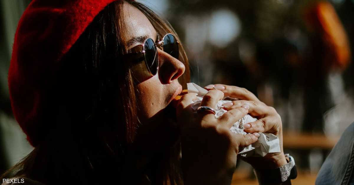المضغ الجيد ومدة تناول الوجبة لتحسين الهضم والشبع