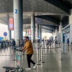 السفارة الأميركية تفرض تصريحا خاصا على موظفيها الحكوميين لاستخدام مطارات السعودية وتحذير رعاياها من الحذر عند السفر جوا.