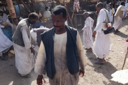 مجاعة وشبح الفوضى يتهددان حمشة كوريب بعد انعدام الذرة في الأسواق.