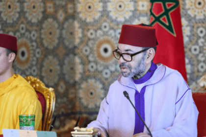 وزير الاقتصاد يقدم عرضا حول مشروع القانون المالي لسنة 2027 أمام الملك.
