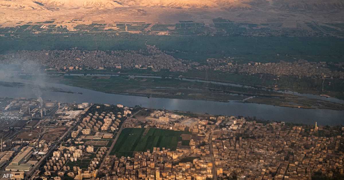 الشرطة تعثر على كميات كبيرة من أسلحة وذخائر في قطار بالقاهرة.